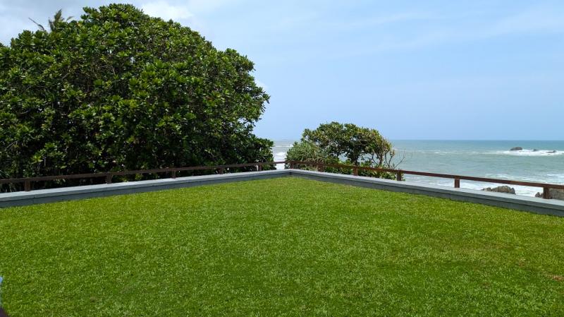 船の先端がイメージされたスペース