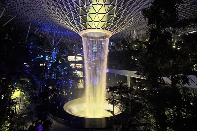 シンガポール航空内の複合施設「ジュエル」にある噴水