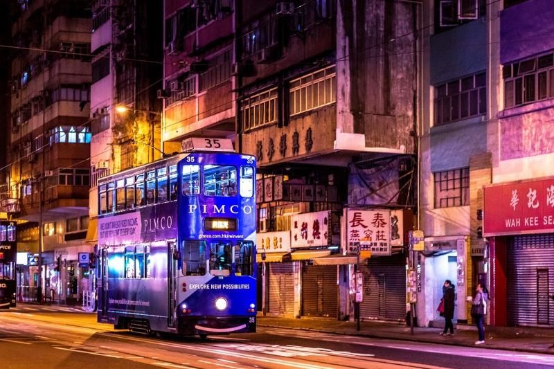 香港キャセイパシフィック航空を利用する際の乗り継ぎ地です。空港と市内は約1時間あれば往復できるので、乗り継ぎ時間によっては本場の天心を食べに街に出てみることもおすすめ。時間に余裕があれば香港ディズニーランドを楽しむのもありです。