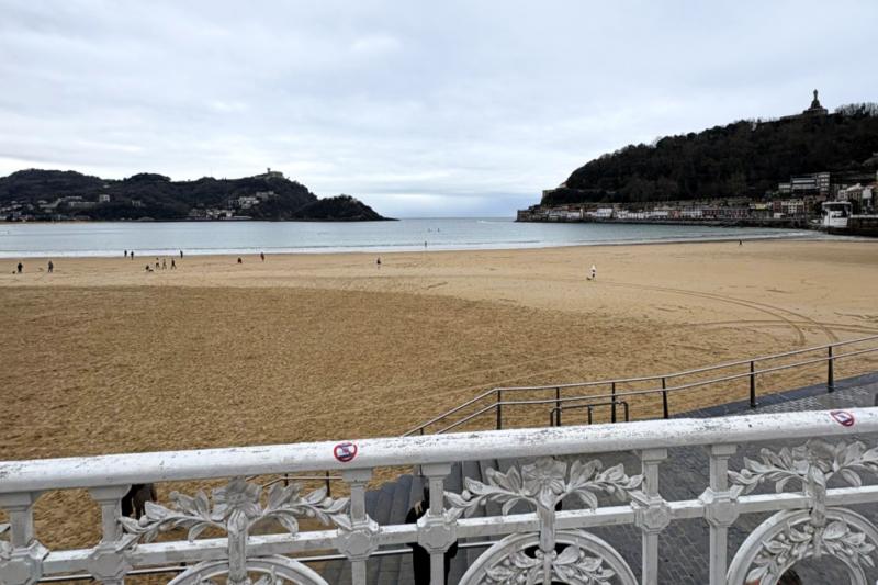 サンセバスチャンのホテルからコンチャ湾にも歩いて行ける距離で、お散歩しながらショッピングも！ 「BOX」という老舗革ブランドで革靴を思わず購入しました