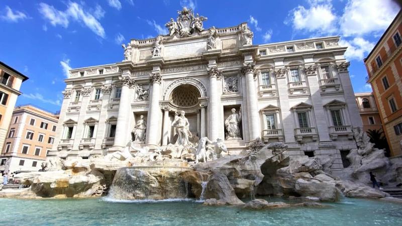 ローマ・トレビの泉。コインを投げれば「またローマに戻ってこられる」というロマンティックなジンクスがある泉