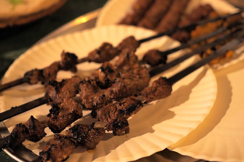 ドーハ料理の中でもとても人気のある料理のひとつ、串焼きケバブ