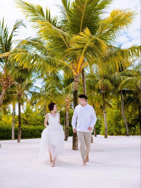 リゾートでウェディングフォト撮影