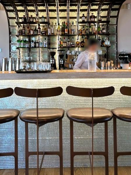 ホテルエレベーターから降りてすぐのレストラン