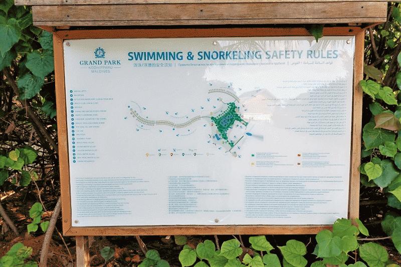 島内にシュノーケリング・リーフマップの看板もありました