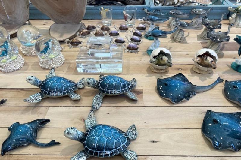 リゾート内のショップには、ビーチリゾートらしいかわいい小物類がたくさん揃っていました。お土産にいかがですか？？