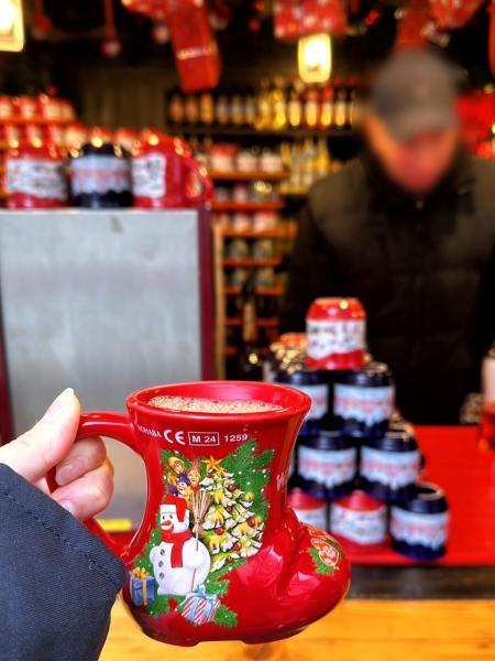 クリスマスマーケットで集めたマグカップは、日本に帰って使うたびにクリスマスマーケットでの楽しい時間を思い出せます