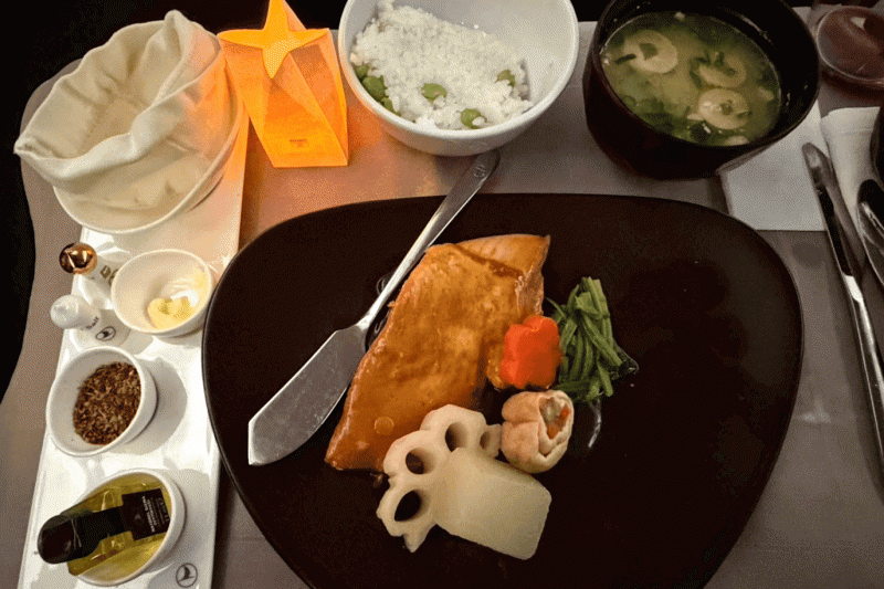 旅行中は和食が恋しくなるので、機内食は和食を選択しました
