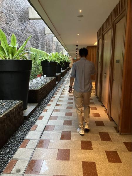 移動は、バトラーさんがカートで送迎してくれます