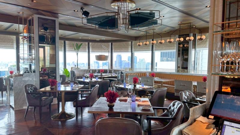 最上階にある、ペントハウスバー＋グリル。ルーフトップバーもあります