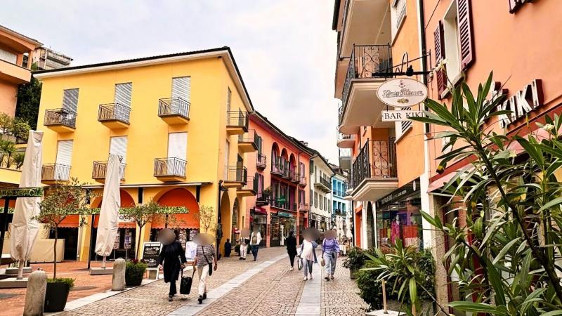 お店をのぞきながらぶらぶらと散策したり…