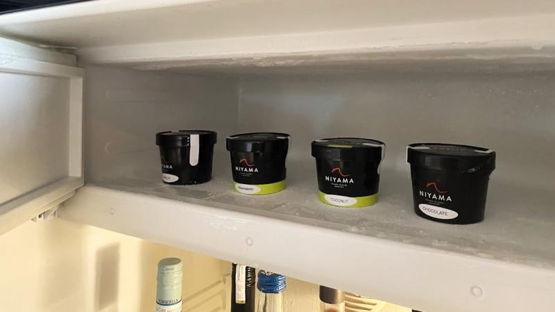 冷蔵庫の中のアイスクリーム、無料です！