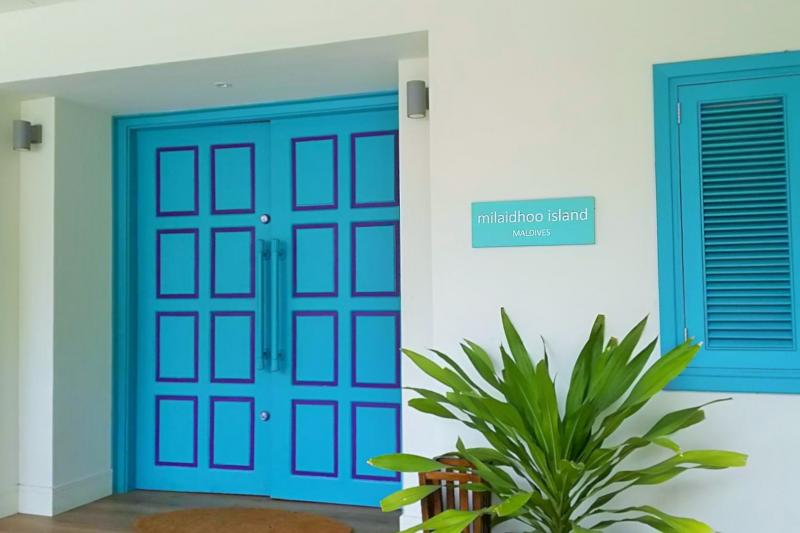 ミライドゥのイメージカラーのターコイズブルーのドアがかわいらしい♪