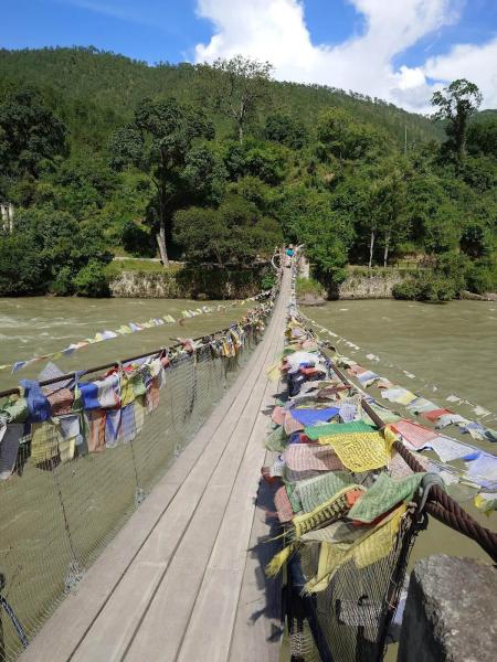 アマンコラ プナカへ向かう橋