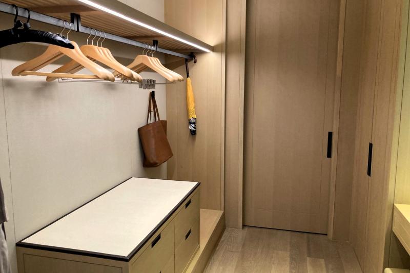 ウォークインクローゼットも広く長期滞在に便利