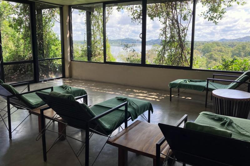 スパ施設内のリラクゼーションスペース