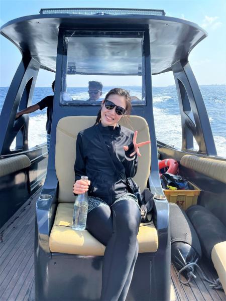 モルディブの日差しは強烈でした、紫外線対策をしてスピードボートでシュノーケリングへ