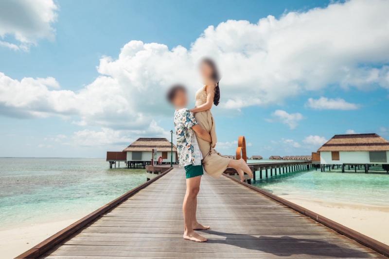 開放感抜群の水上ヴィラの桟橋にて