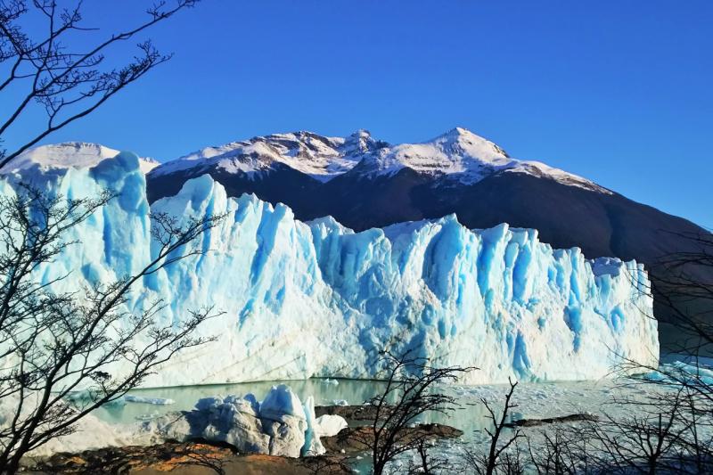 この美しい青さも、氷河の人気の理由のひとつですね♪