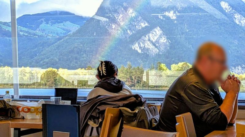 天気はあまりよくなかったですが、虹が見られました！