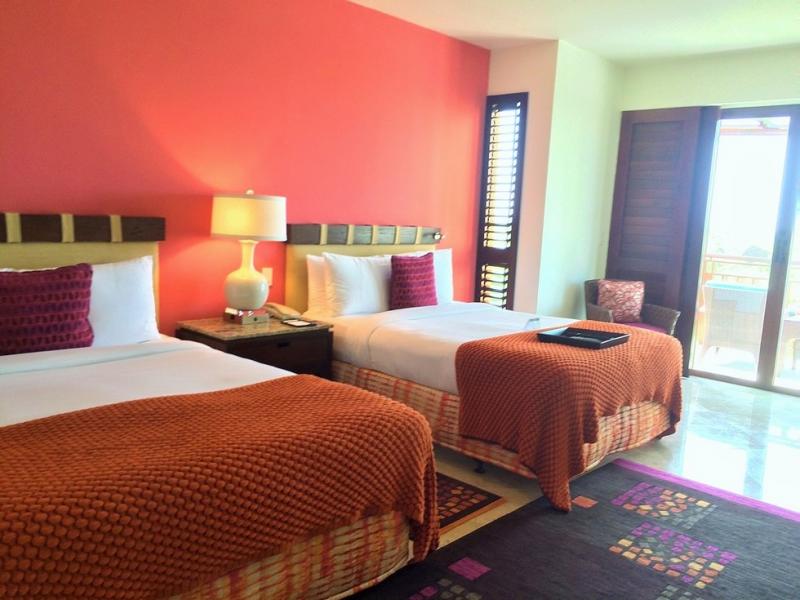 こちらはホテルタイプのお部屋♪カラフルな色使いでリゾート気分が盛り上がります
