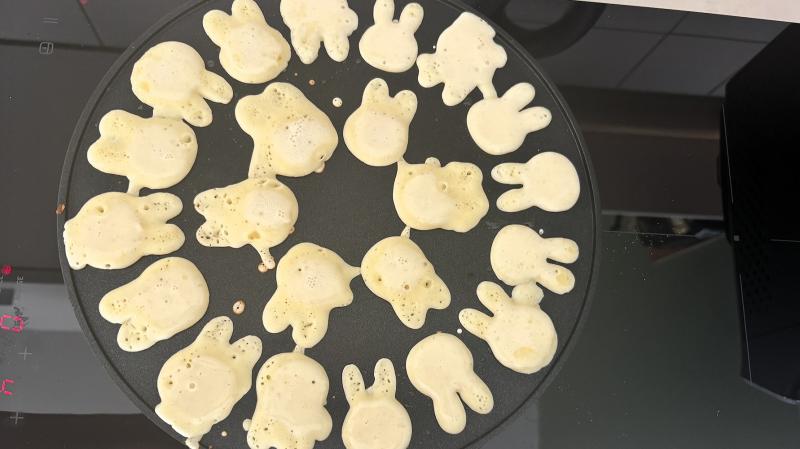 たこ焼き器みたいですね（笑）