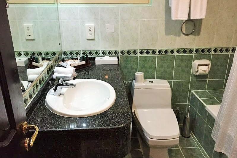 トイレ、洗面はコンパクトです
