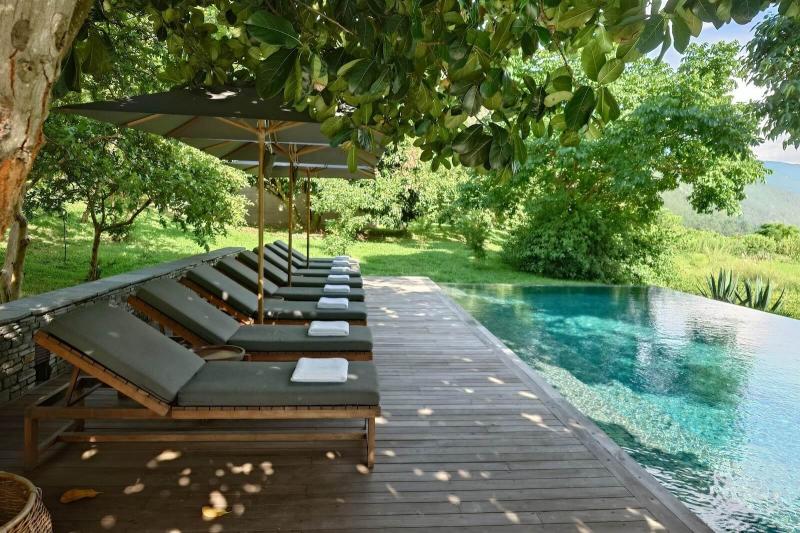 プールサイド シッティングスペース