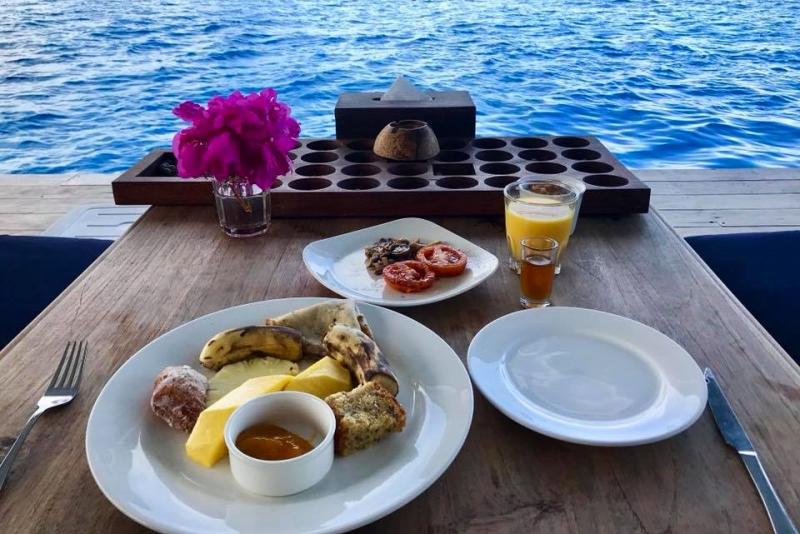 水上での優雅な朝食。贅沢な時間です..!