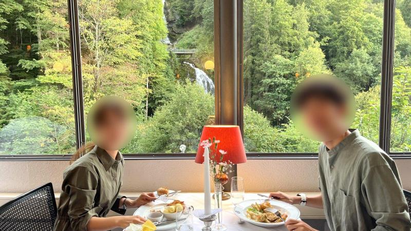 グランドホテル ギースバッハで滝を眺めながら夕食（スイス）