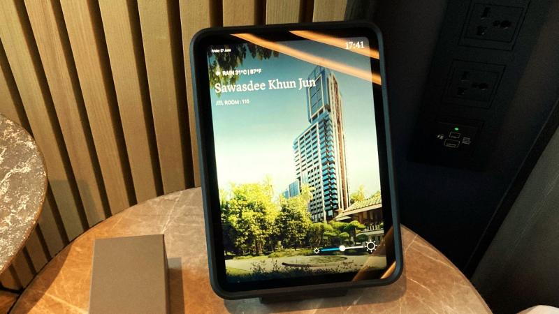 枕元にあるタブレット