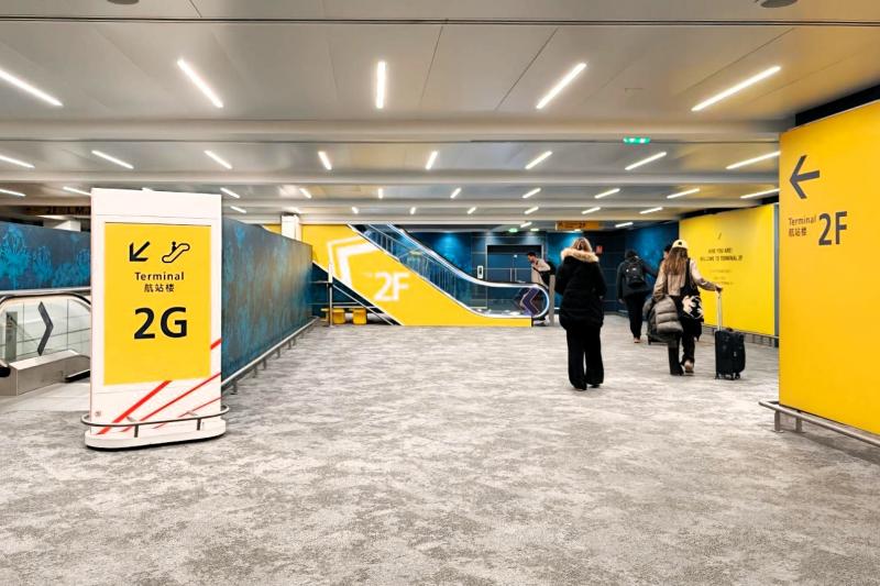 入国審査後は、 2Fと2Gに分かれます。