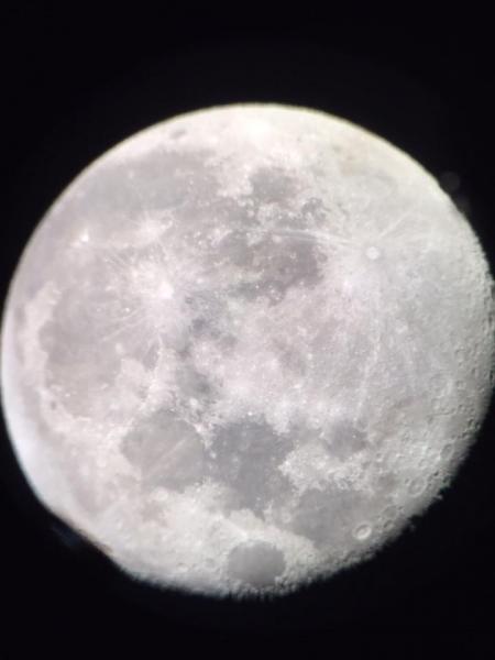 天体観測所から見れた月
