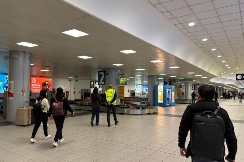 トリノ空港は、いわゆる地方空港という感じでのんびりした雰囲気