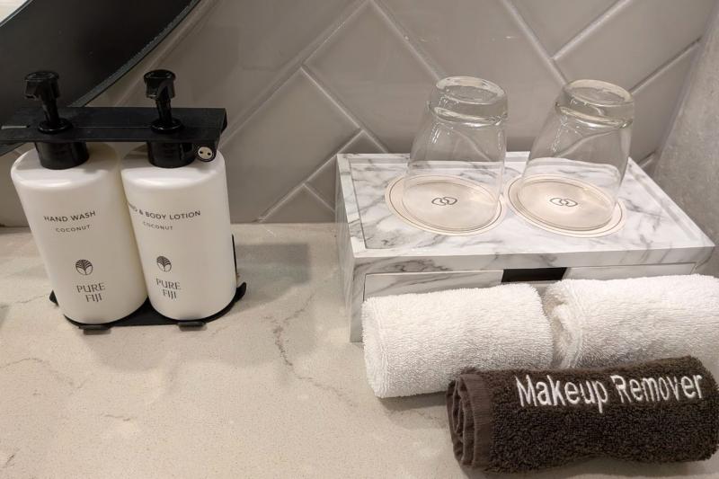 メイク落とし用のタオルまであるのはうれしいですね