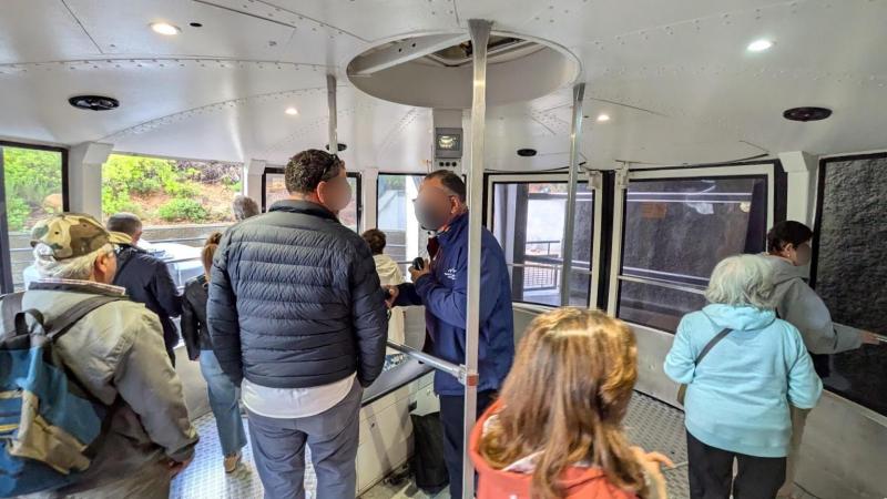 ロープウェイの中はこんな感じ