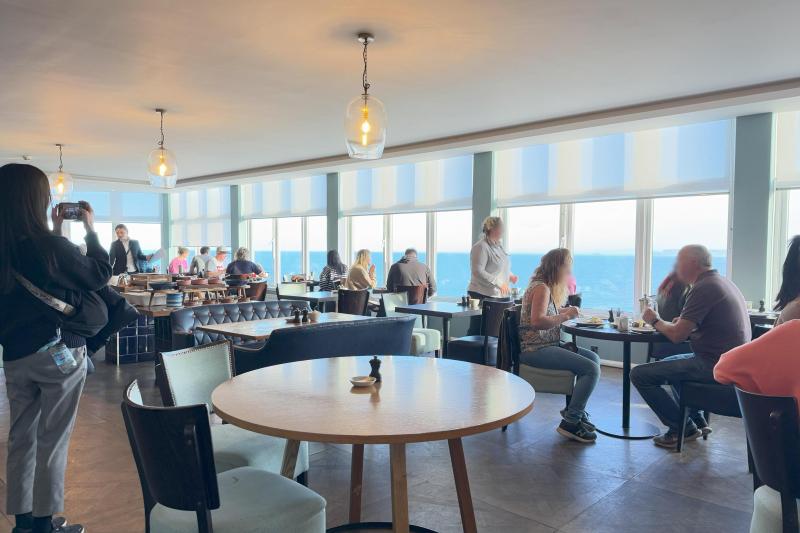 海を望むレストラン