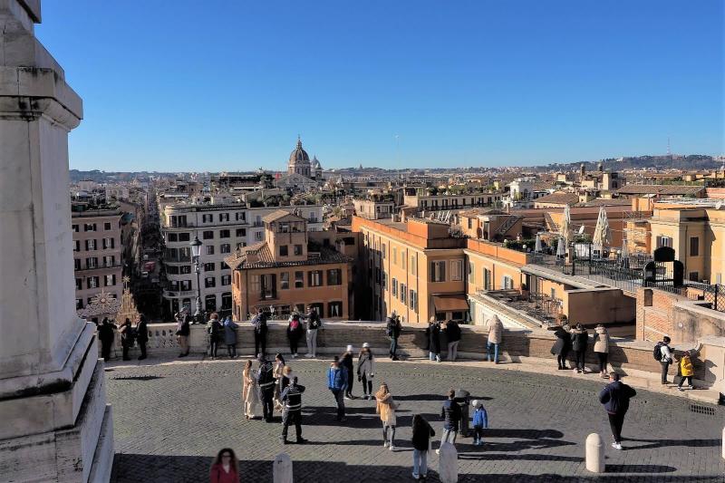 130段以上の大階段を上ると、ローマを見晴らせる絶景が…！