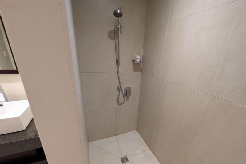 バスタブはなく全室シャワーのみ