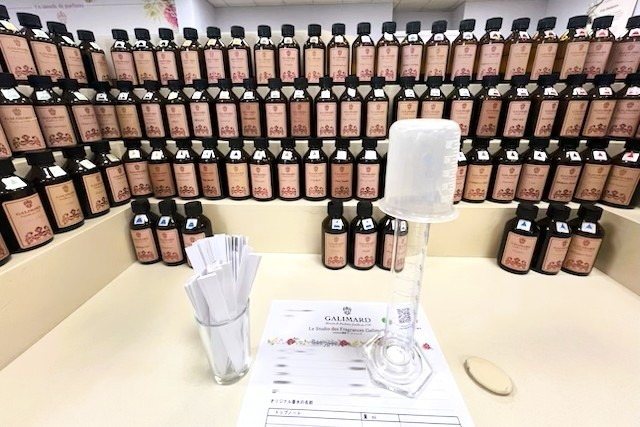 南仏でオリジナル香水作り体験！