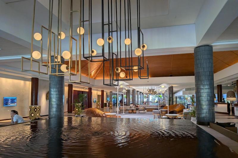 ロビースペースは、照明のデザインもおしゃれ