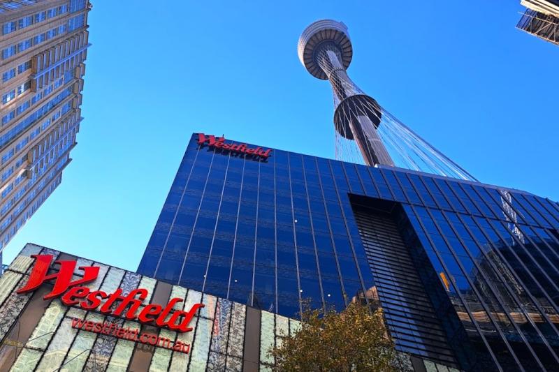 シドニータワーの最大の魅力は、地上250m付近にある展望台「シドニータワーアイ」です。シドニータワーアイからは360度のパノラマビューが楽しめます！！ 天気の良い日は、運が良ければ世界遺産のブルーマウンテンズも見られるそうです。