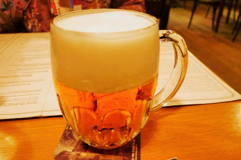 ぷっくりとしたかわいいビールグラス