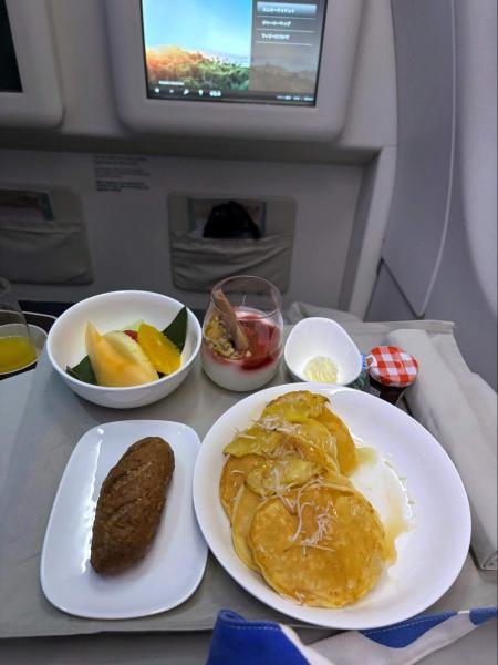 ビジネスクラスの機内食