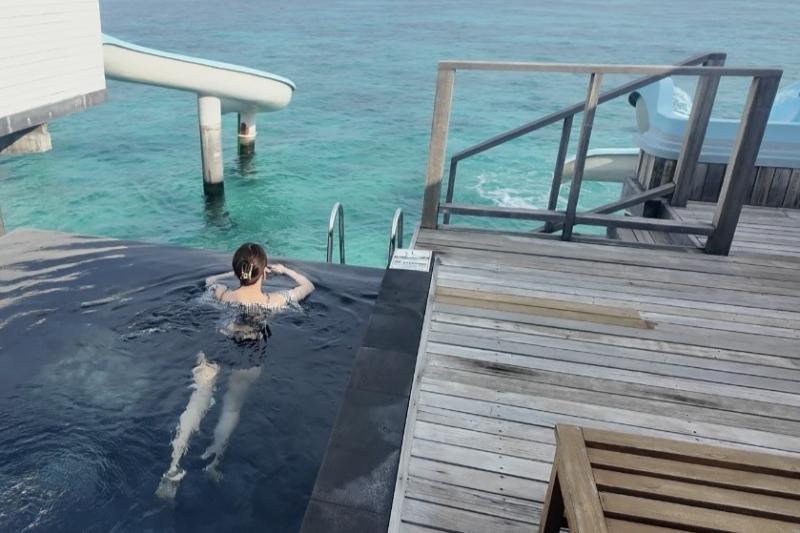 部屋のプール、滑り台で毎日遊びました