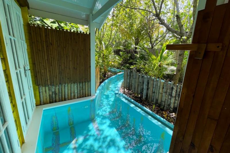 ソビバーにつながるプール