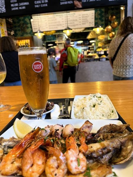 リスボンのタイムアウトマーケット。ポルトガルの料理を色々楽しめる！