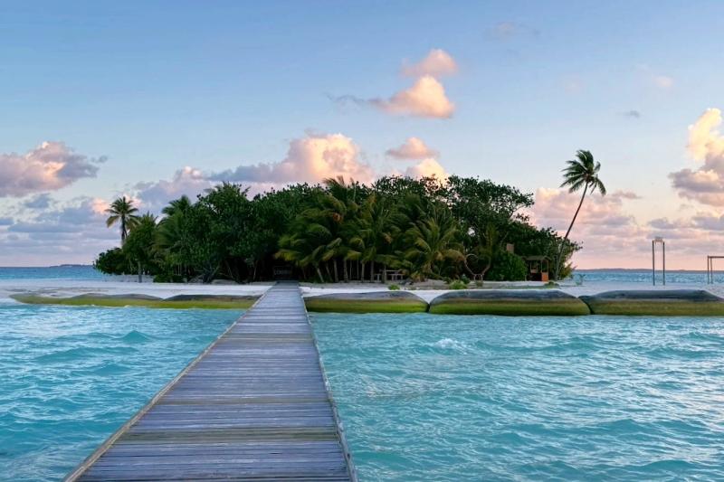 ボートで2～3分ほどで到着。人生初の無人島