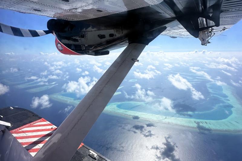 マーレから水上飛行機でリゾートへ！ 水上飛行機はまるで遊覧飛行