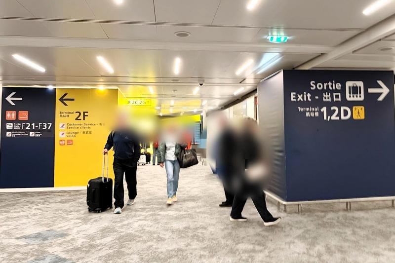 右の出口でもなく、左の２Fでもなく、２Eへいきましょう！